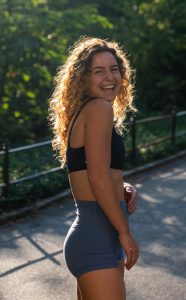 Amanda Rosen, personal trainer with a background in gymnastics, specializing in functional fitness, HIIT, and calisthenics.